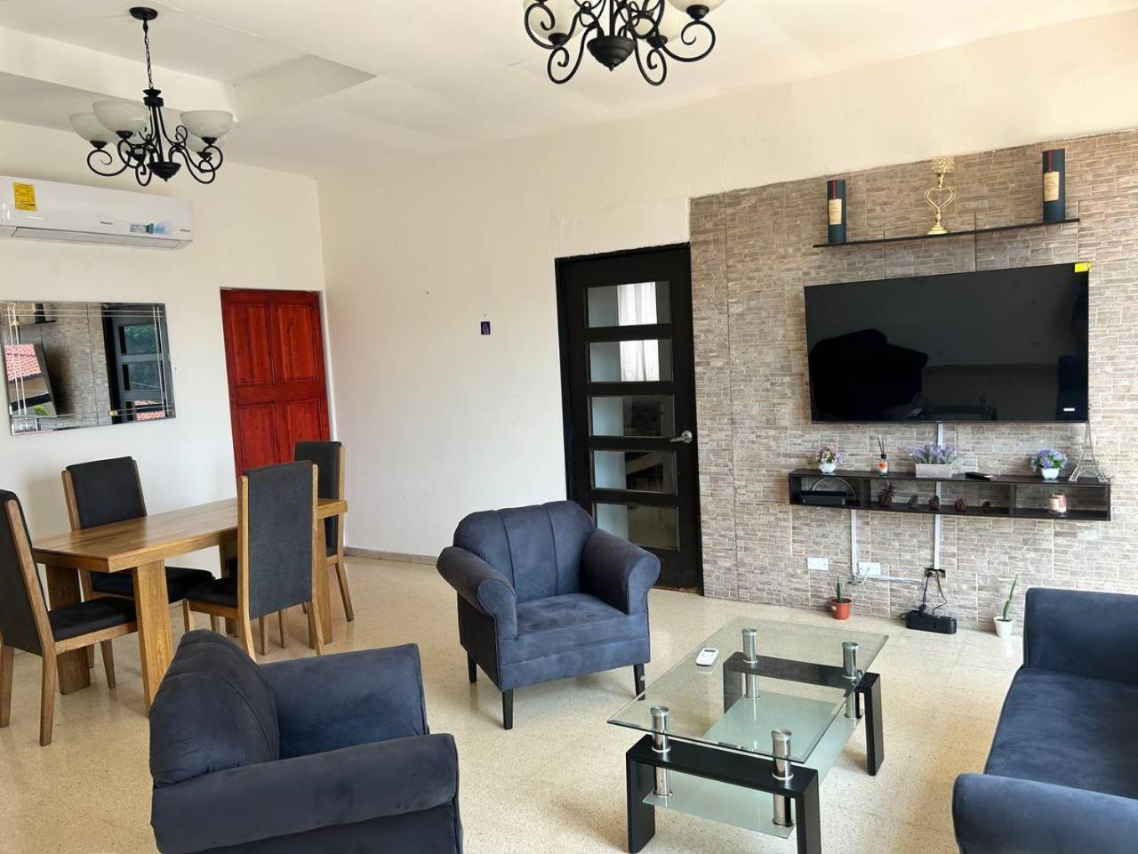 Familiar En Apartamento